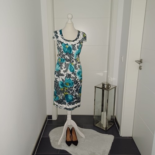 Neu etuikleid modern - gr.38,
